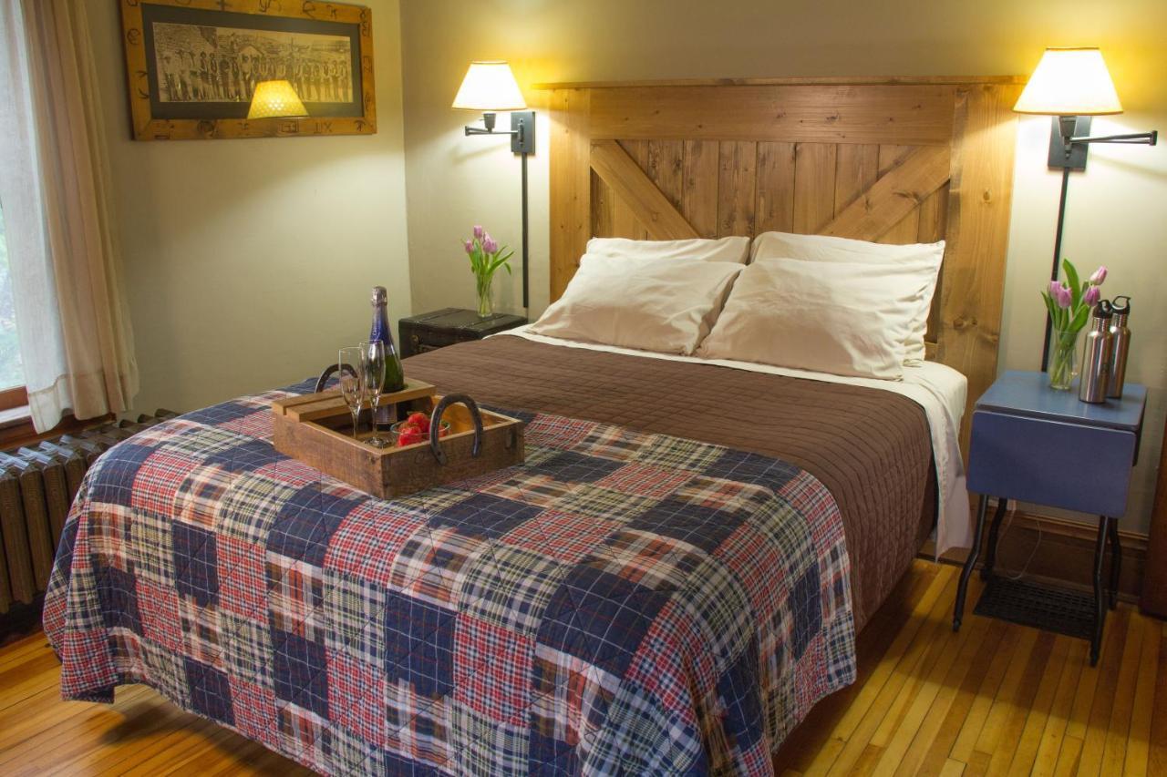 Pinehurst Inn Bed & Breakfast เบย์ฟิลด์ ภายนอก รูปภาพ