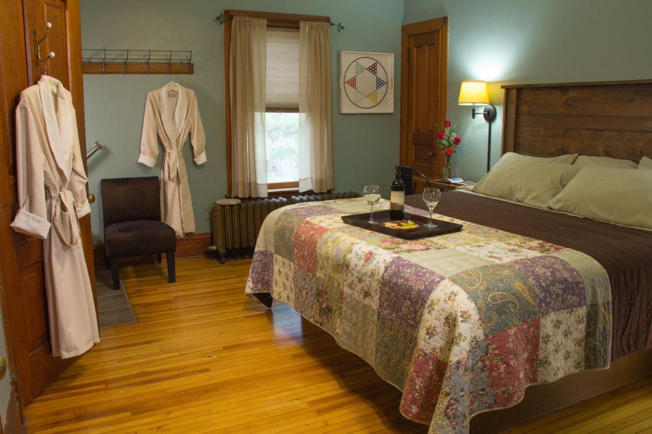Pinehurst Inn Bed & Breakfast เบย์ฟิลด์ ภายนอก รูปภาพ